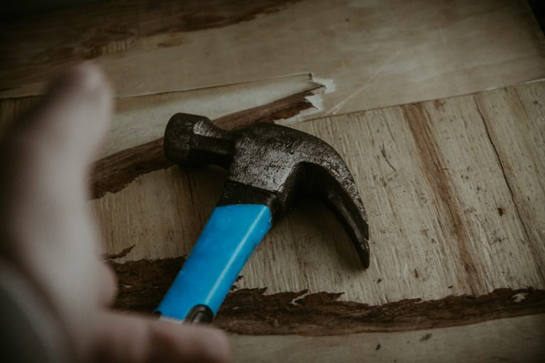Quel grain pour poncer bois : Guide complet et outils efficaces